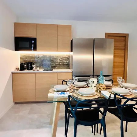 - Coliving, Parking Et Petit Dejeuner
